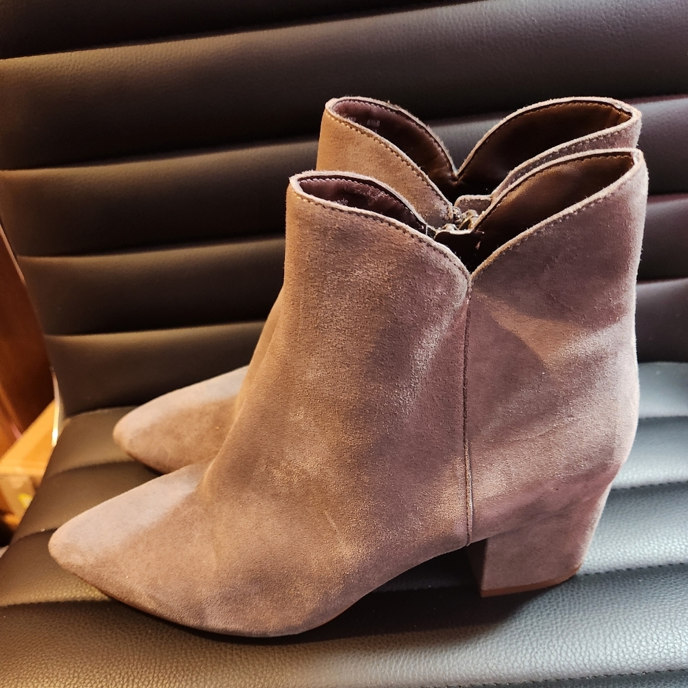 Elegant Cole Haan Elyse Bootie Suede Size 6.5 - Gray